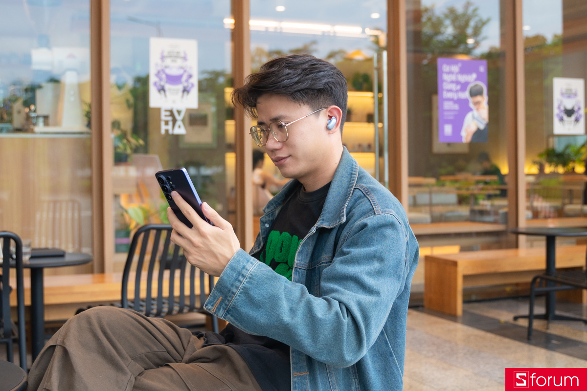 Trên tay Anker Soundcore Liberty 5 Pro: Bên cạnh chống ồn, tai nghe cũng có chế độ xuyên âm để nghe âm thanh bên ngoài
