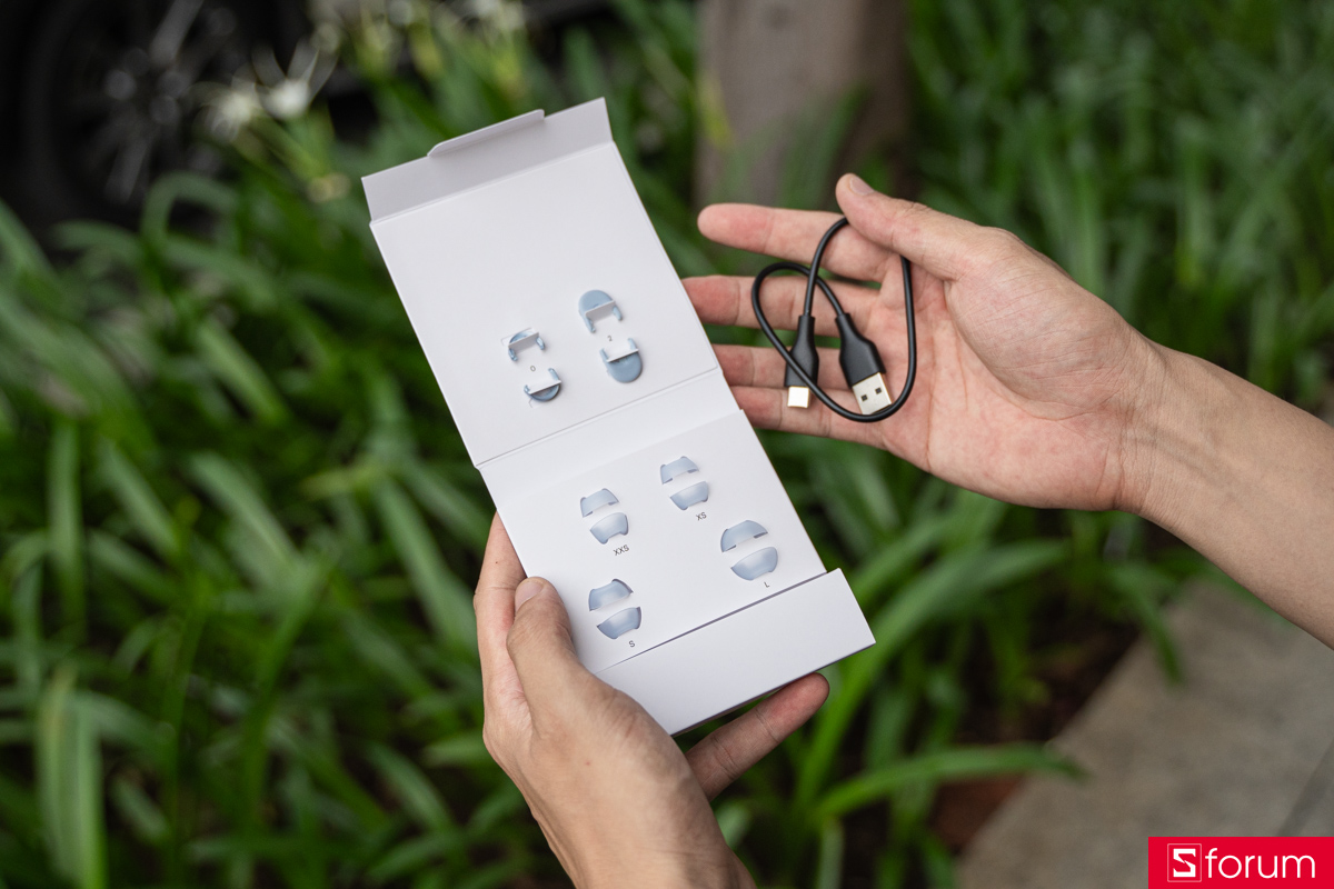 Trên tay Anker Soundcore Liberty 5 Pro: Bộ phụ kiện khá đầy đủ