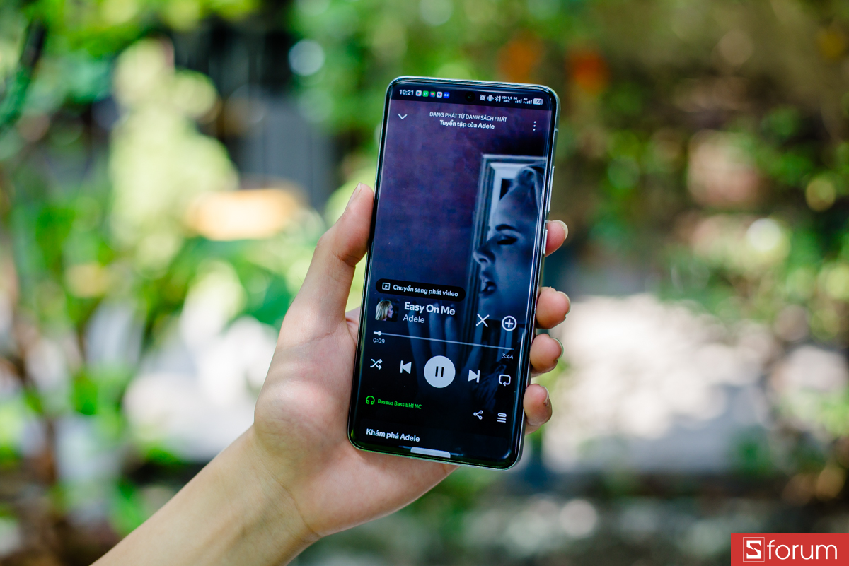 Dải mid thể hiện giọng ca khá rõ ràng, tự nhiên và ấm áp, phù hợp khi nghe nhạc ballad