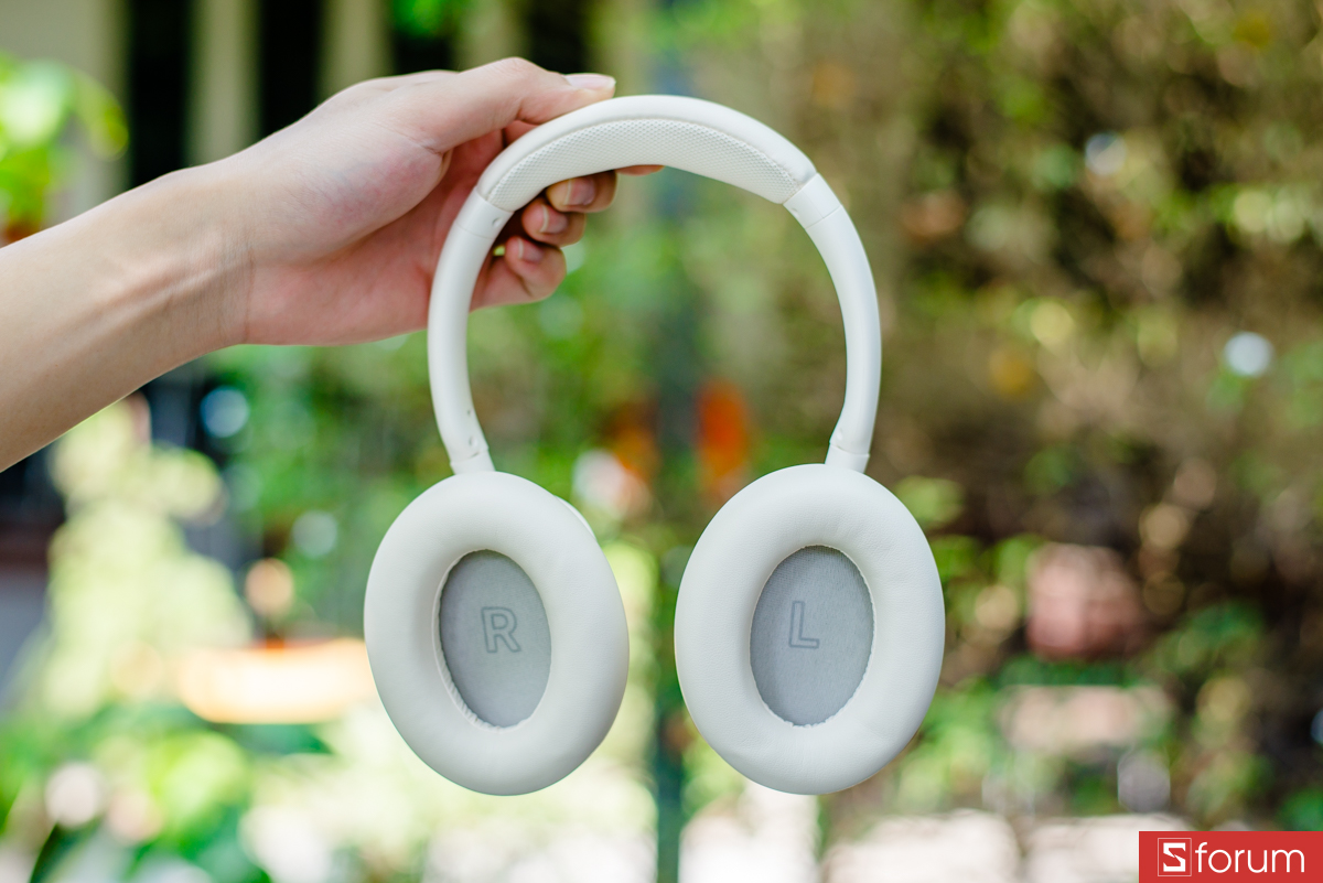 Baseus BH1 NC sở hữu thiết kế over-ear với phần chụp tai khá lớn