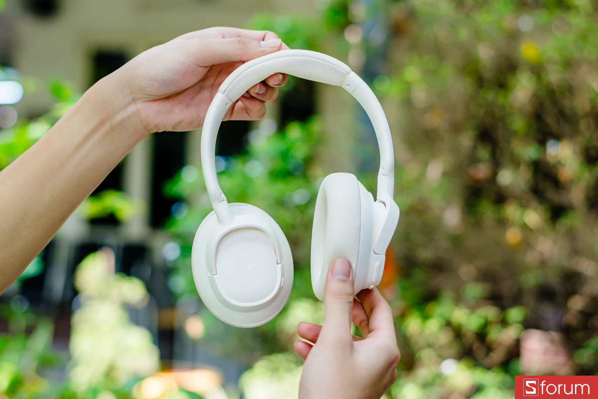 Thiết kế có thể gập lại được rất tiện lợi với khớp xoay linh hoạt