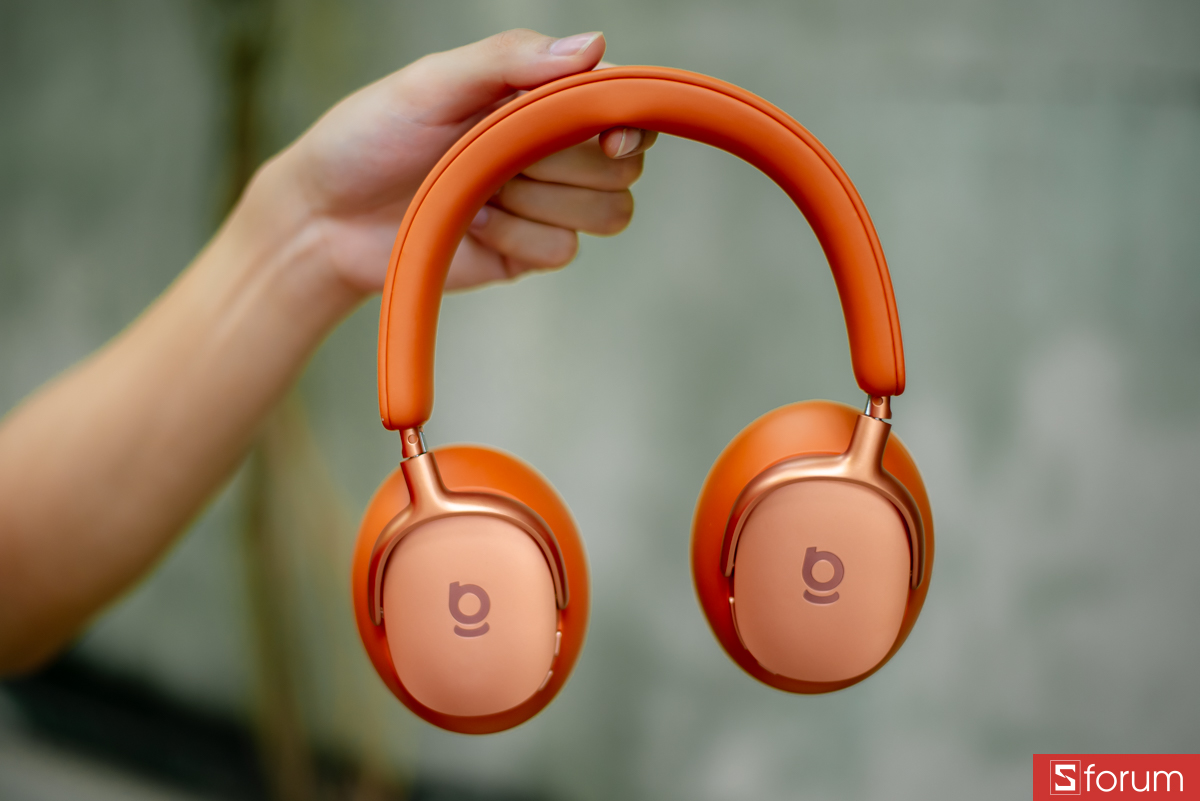 Điểm đầu tiên khiến mình ấn tượng khi trên tay Baseus Inspire XH1 chính là màu cam rất nổi bật