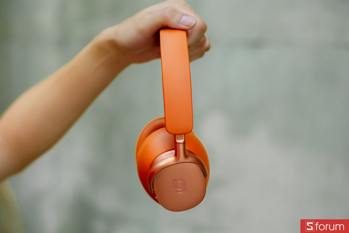 Toàn bộ khung tai nghe được gia công từ hợp kim cao cấp kết hợp với nhựa ABS và PC