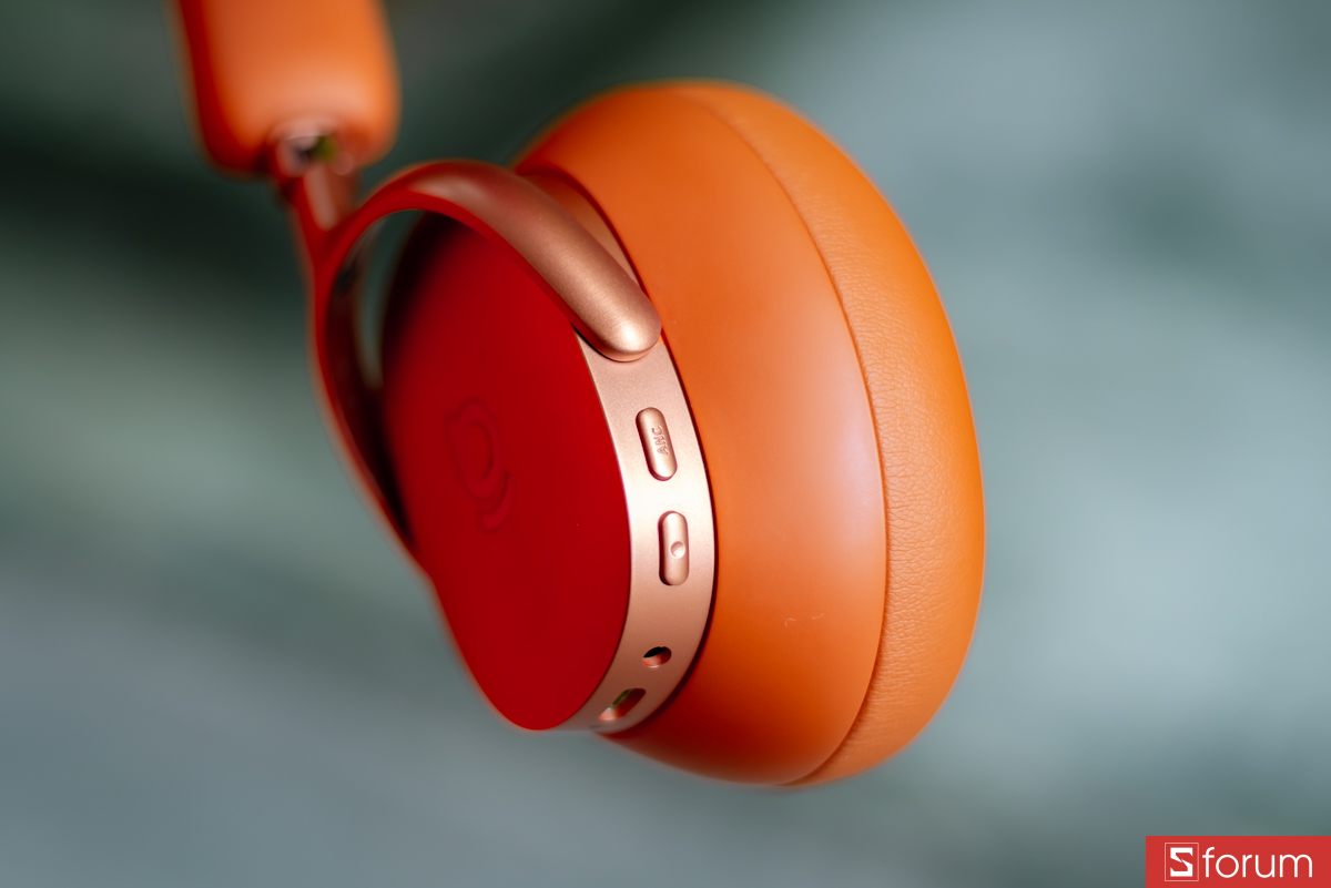 Toàn bộ khung tai nghe được gia công từ hợp kim cao cấp kết hợp với nhựa ABS và PC