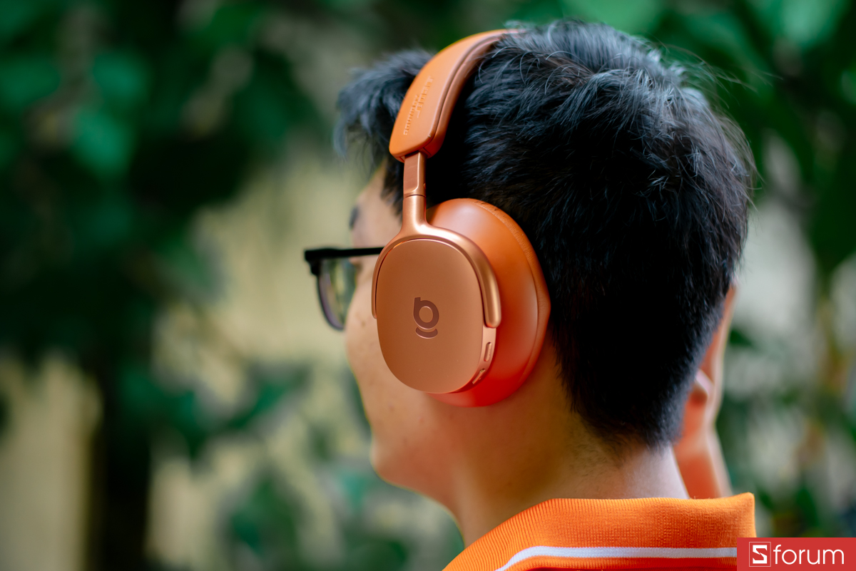 Baseus Inspire XH1 sở hữu thiết kế over ear với phần chụp tai khá lớn