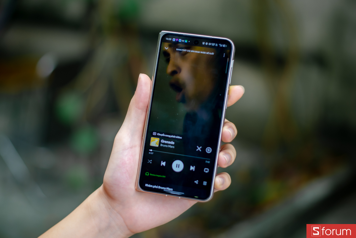 Dải mid thể hiện giọng ca khá rõ ràng và tự nhiên, phù hợp khi nghe nhạc pop