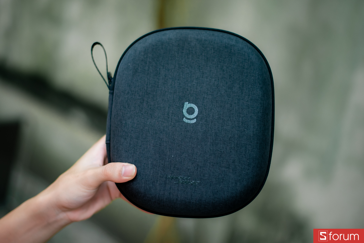 Phần túi đựng được làm khá chắc chắn với chất liệu vải cao cấp