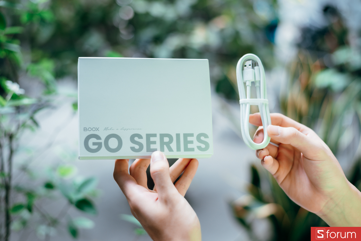 Hộp đựng của Boox Savi 6 được thiết kế tối giản với tông màu trắng thanh lịch