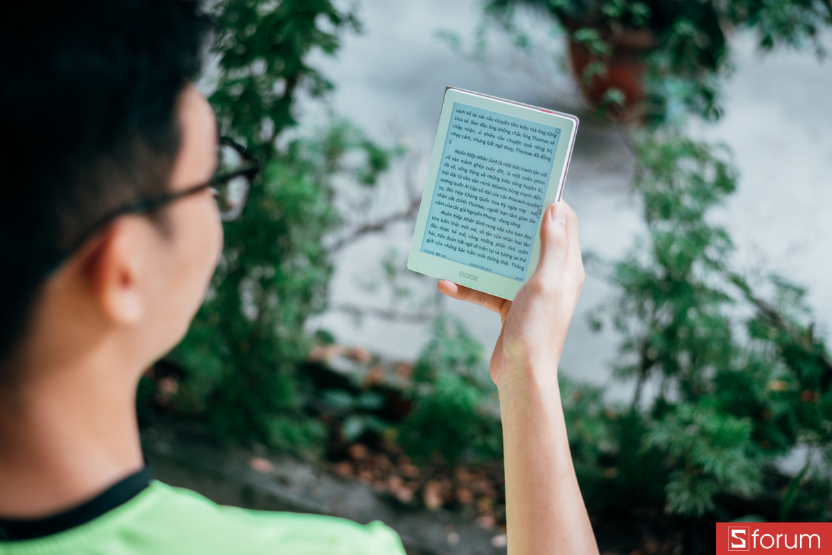 Công nghệ ComfortGaze tích hợp trên màn hình giúp chống chói hiệu quả