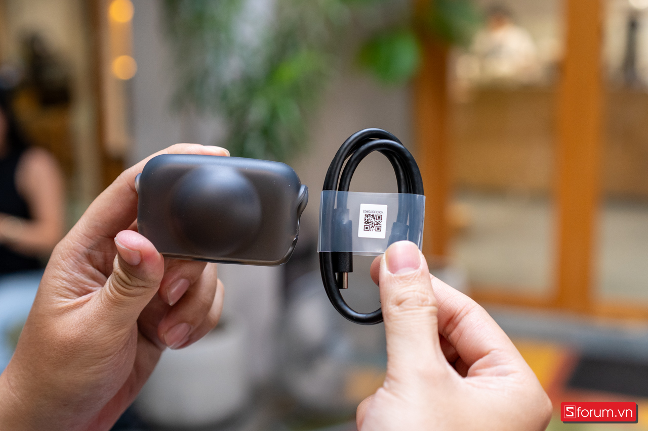 Miếng bảo vệ ống kính cao su đi kèm rất hữu ích để bảo vệ ống kính fisheye khỏi va đập