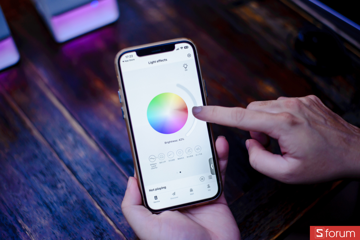 Ứng dụng Edifier Connect cho phép điều chỉnh hệ thống đèn RGB với vòng tròn màu sắc đa dạng
