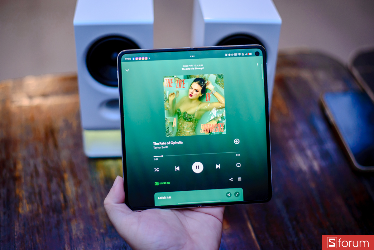 R20 tạo ra âm lượng đủ dùng cho không gian phòng nhỏ khoảng 15-20m2