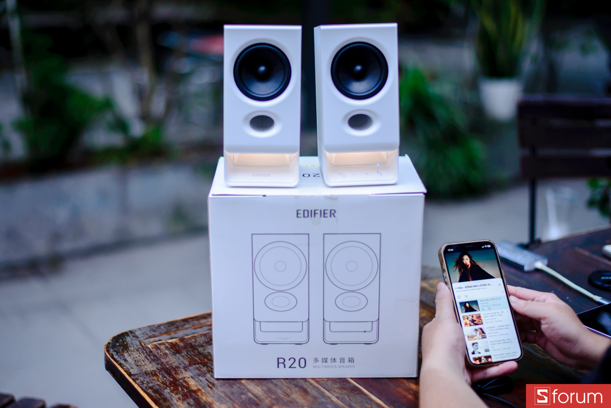 Mở hộp Edifier R20
