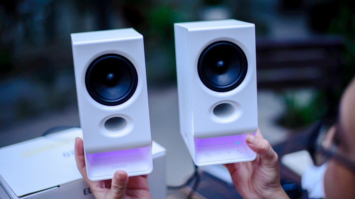 Trên tay Edifier R20BT: Loa để bàn nhỏ gọn, thiết kế sang trọng, thích hợp decor, giá 1.29 triệu