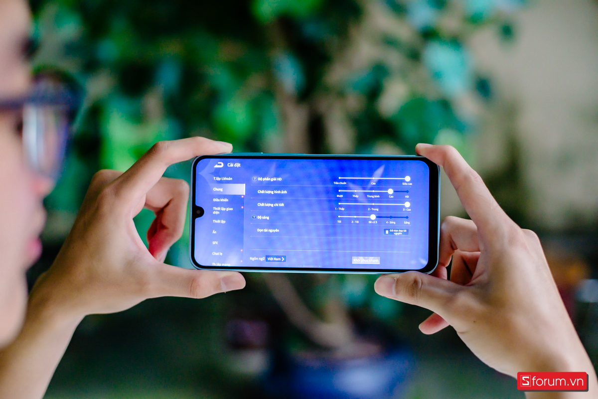 Khi chơi game, Galaxy A17 4G vận hành tốt các tựa eSports phổ biến như Liên Quân Mobile