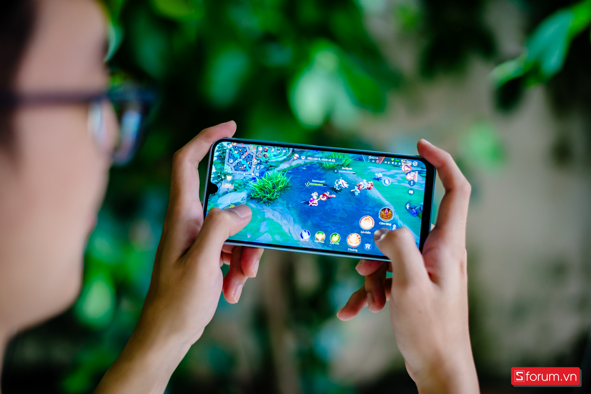 Khi chơi game, Galaxy A17 4G vận hành tốt các tựa eSports phổ biến như Liên Quân Mobile