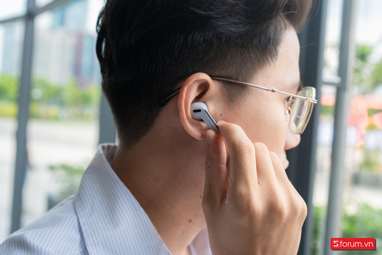 Hệ thống Crystal Clear Call với 3 micro tích hợp được Samsung tối ưu hóa vị trí
