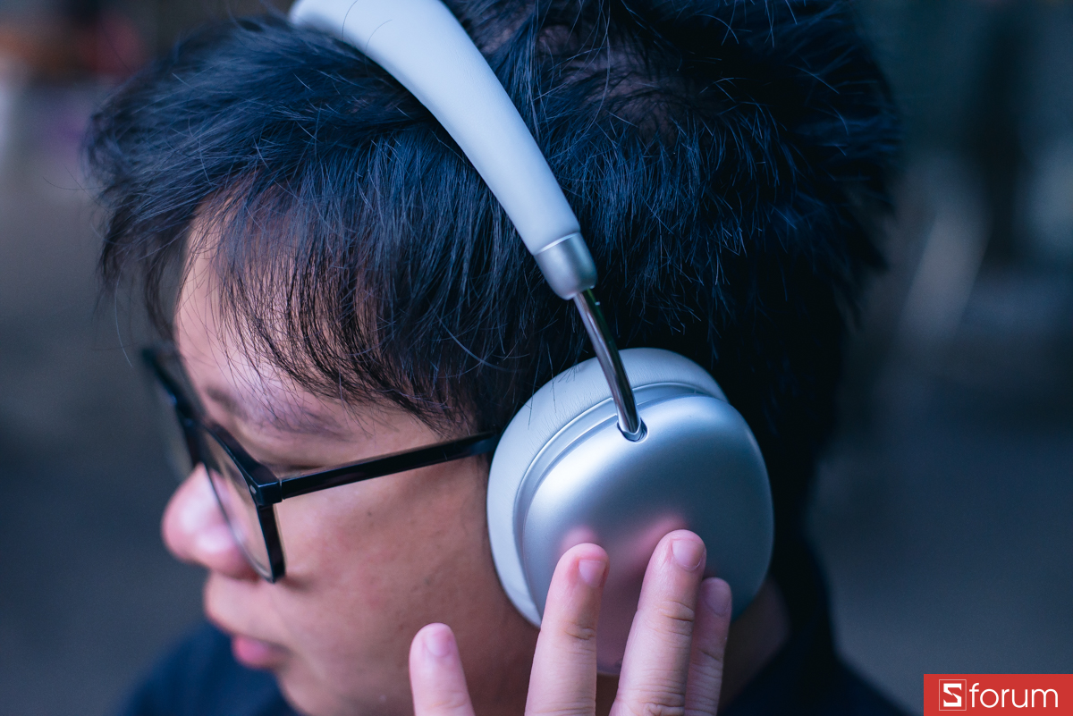 Khung tai nghe có phần headband có thể điều chỉnh độ rộng linh hoạt