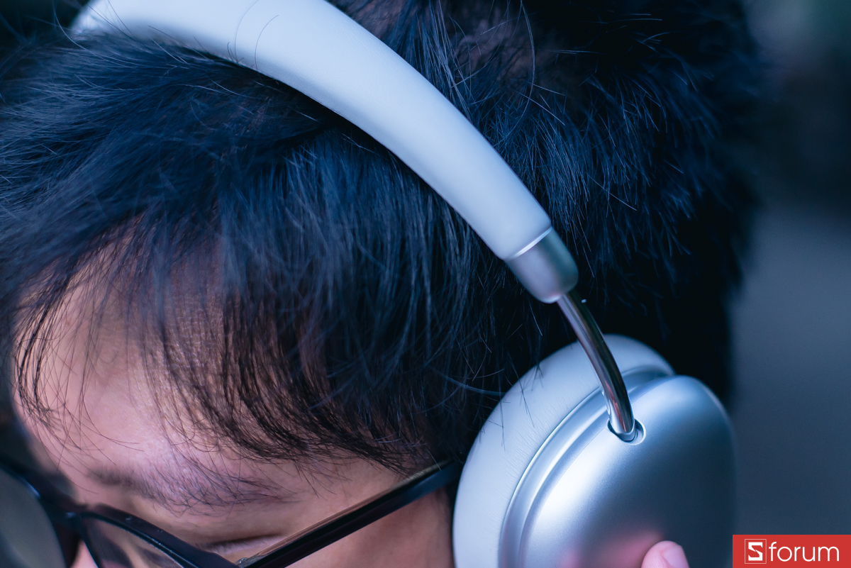 Khung tai nghe có phần headband có thể điều chỉnh độ rộng linh hoạt