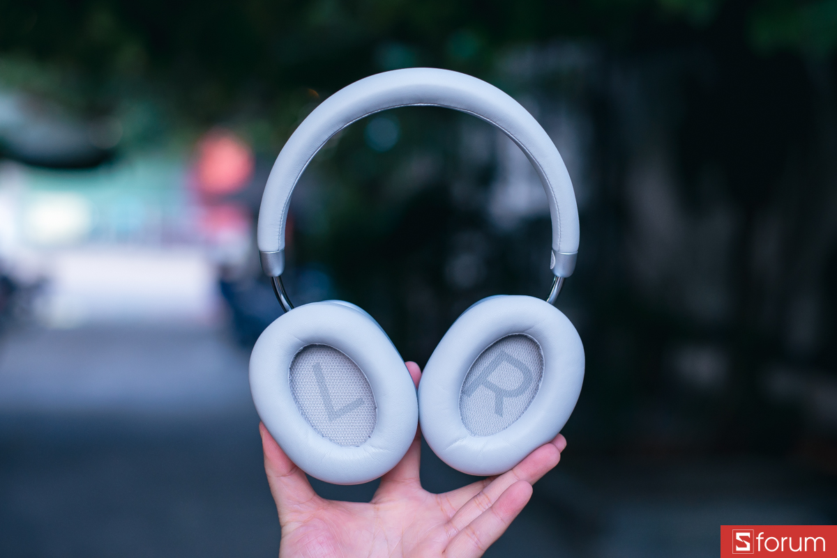 Phần đệm tai (earpad) được làm từ da protein mềm mại kết hợp với mút hoạt tính