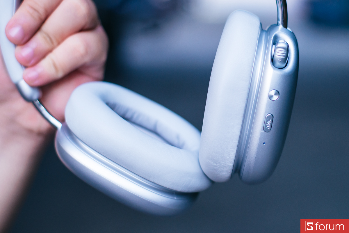 Phần đệm tai (earpad) được làm từ da protein mềm mại kết hợp với mút hoạt tính