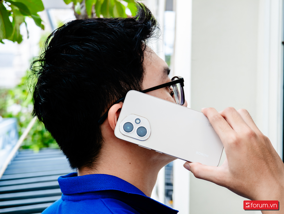 Phiên bản Honor 400 mình trải nghiệm có màu Vàng Cát (Desert Gold)