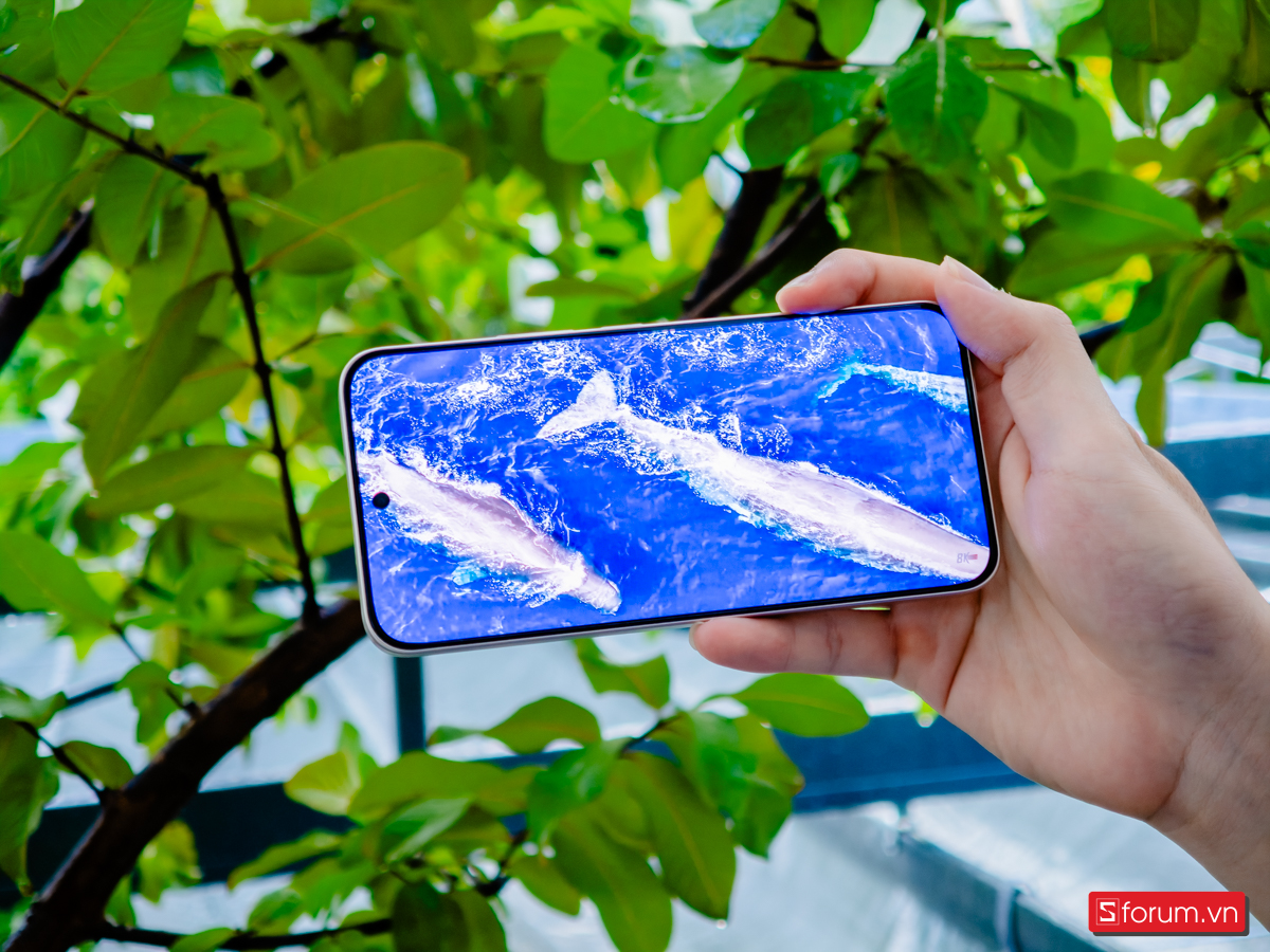 Tần số quét 120Hz mang lại trải nghiệm mượt mà khi cuộn trang web