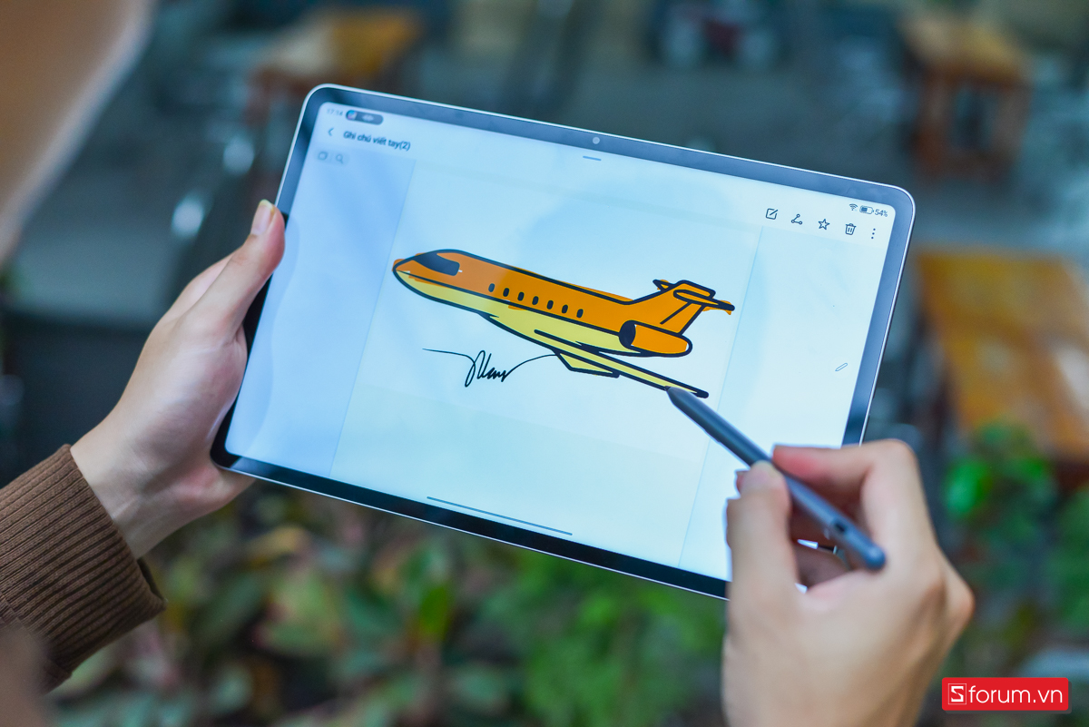 Khi sử dụng bút stylus để ghi chú hay vẽ, mình hoàn toàn không cảm thấy độ trễ khó chịu