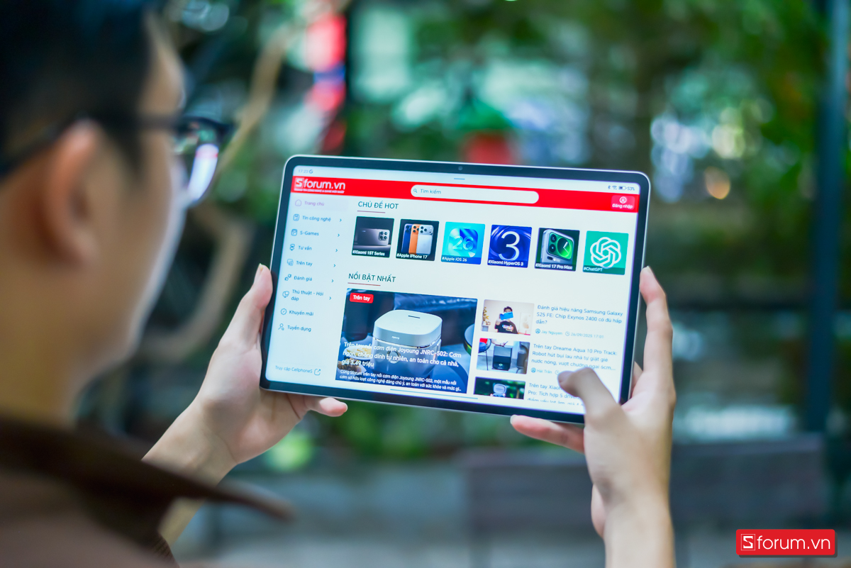 Điểm nâng cấp quan trọng tiếp theo khi trên tay Honor Pad 10 chính là viên pin Li-Po dung lượng 10.100mAh