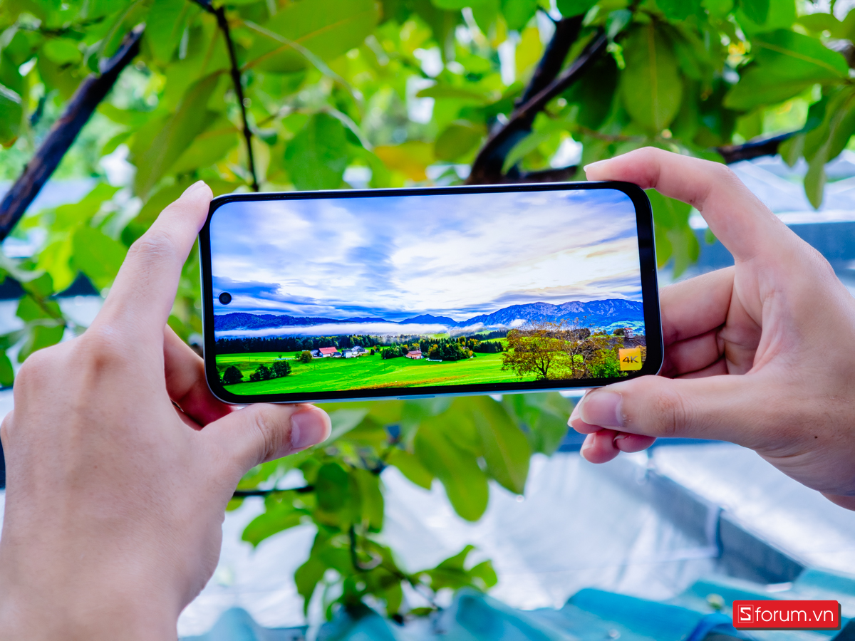 Khi trên tay Honor X6c, máy mang đến trải nghiệm giải trí thoải mái với màn hình 6.61 inch