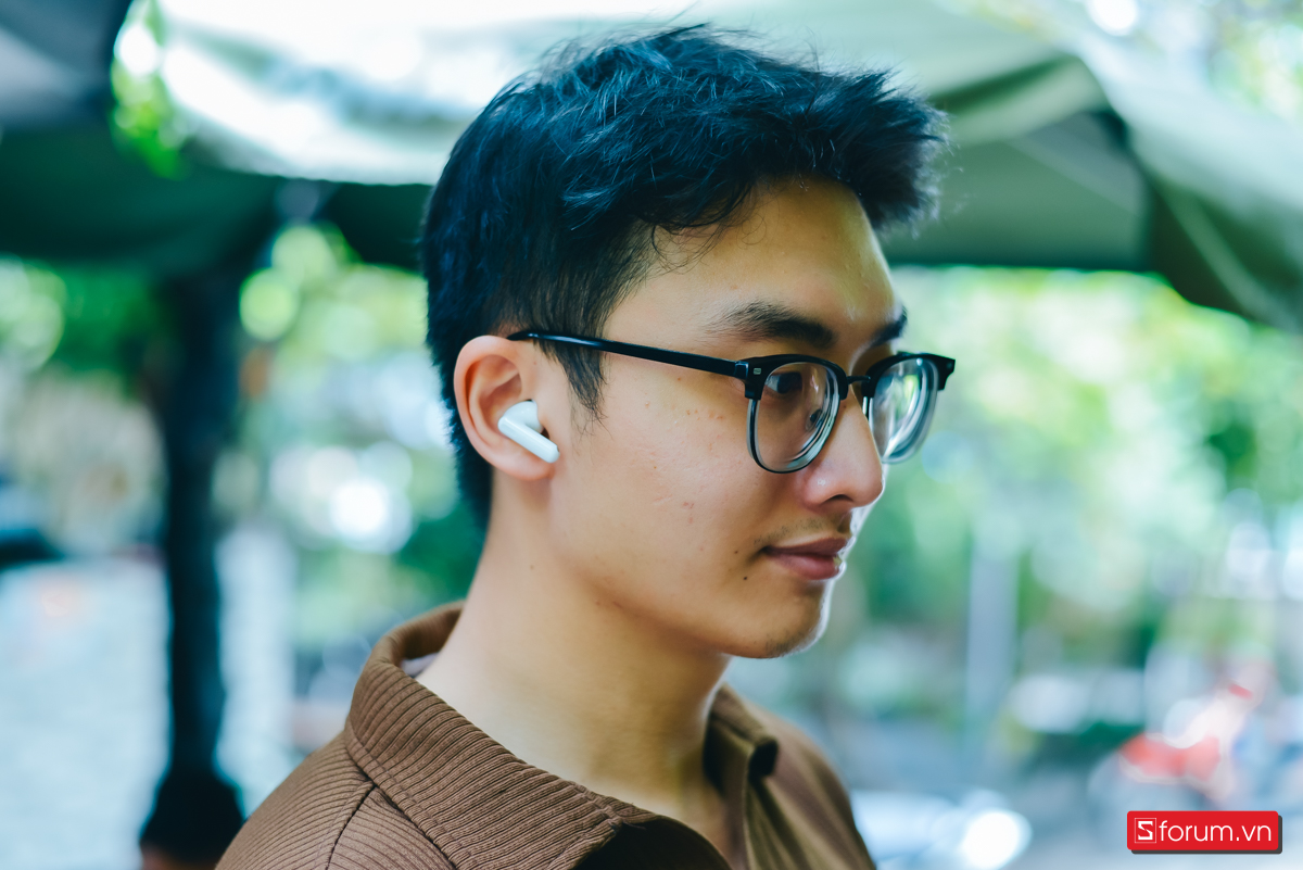 Hệ thống 3 microphone được tích hợp thông minh giúp thu âm định hướng hiệu quả