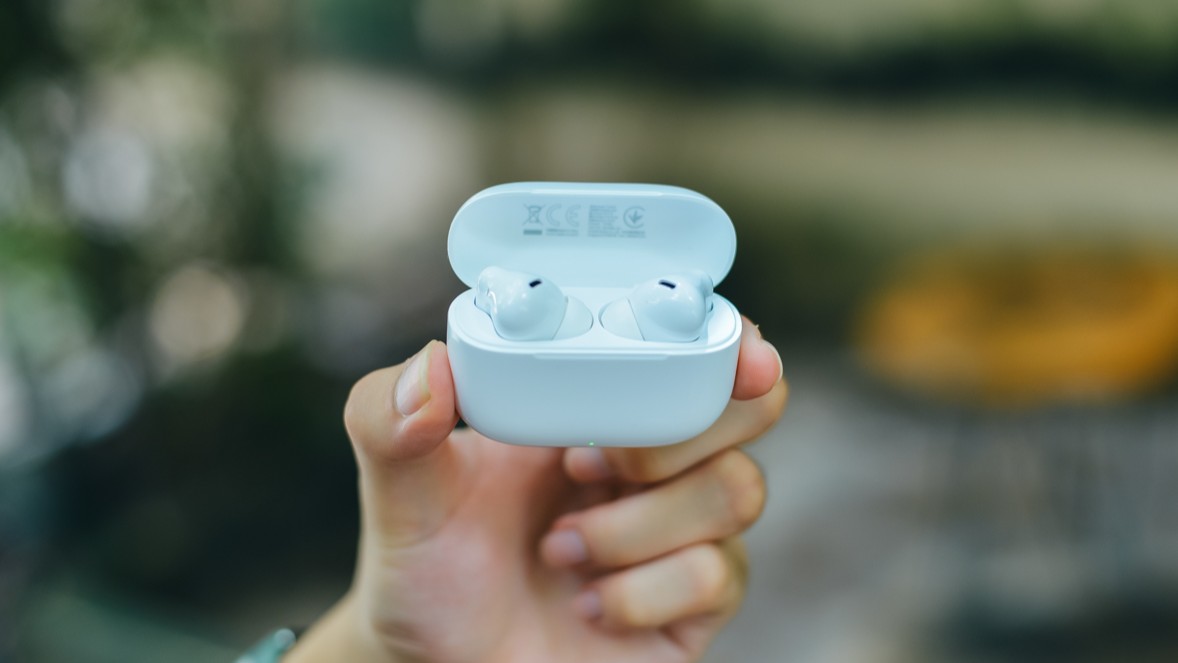 Trên tay Huawei FreeBuds SE 4: Chỉ 890k đã có siêu chống ồn, chất âm ấn tượng, pin 50 giờ Trên tay Huawei FreeBuds SE 4: Chỉ 890k đã có siêu chống ồn, chất âm ấn tượng, pin 50 giờ