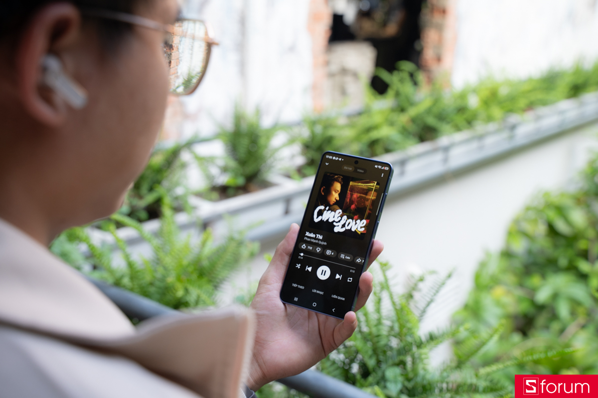 Trên tay Huawei FreeBuds Pro 5 về chất âm: giọng ca ấm áp, rõ nét, âm trường rộng mở