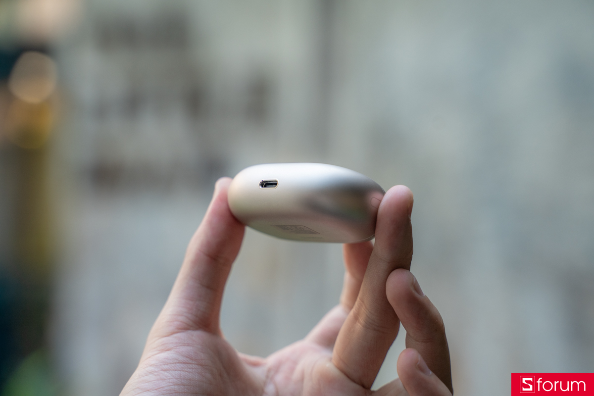 Trên tay Huawei FreeBuds Pro 5: Phần thân hộp bo cong đều, không có cạnh sắc