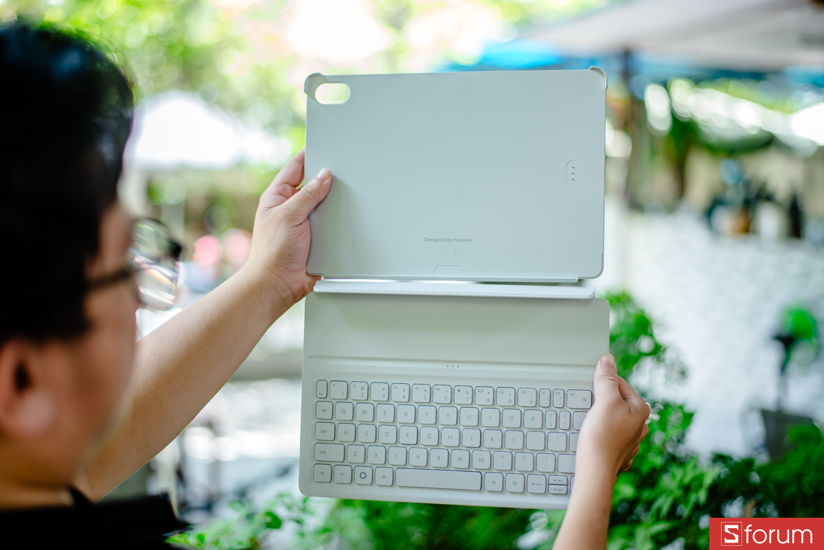 Nếu không sử dụng bàn phím, anh em có thể linh hoạt tháo rời