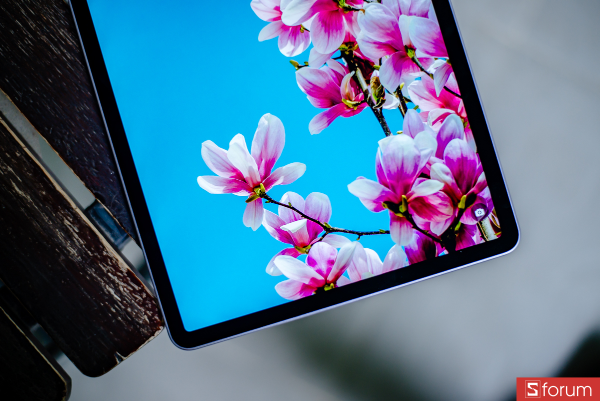 Phần viền màn hình được thiết kế mỏng hơn so với thế hệ 2024, giúp tối ưu không gian hiển thị