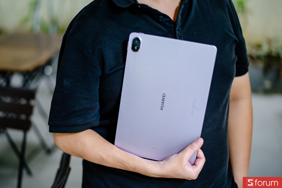 Máy được hoàn thiện từ khung nhôm nguyên khối với bề mặt nhám mờ