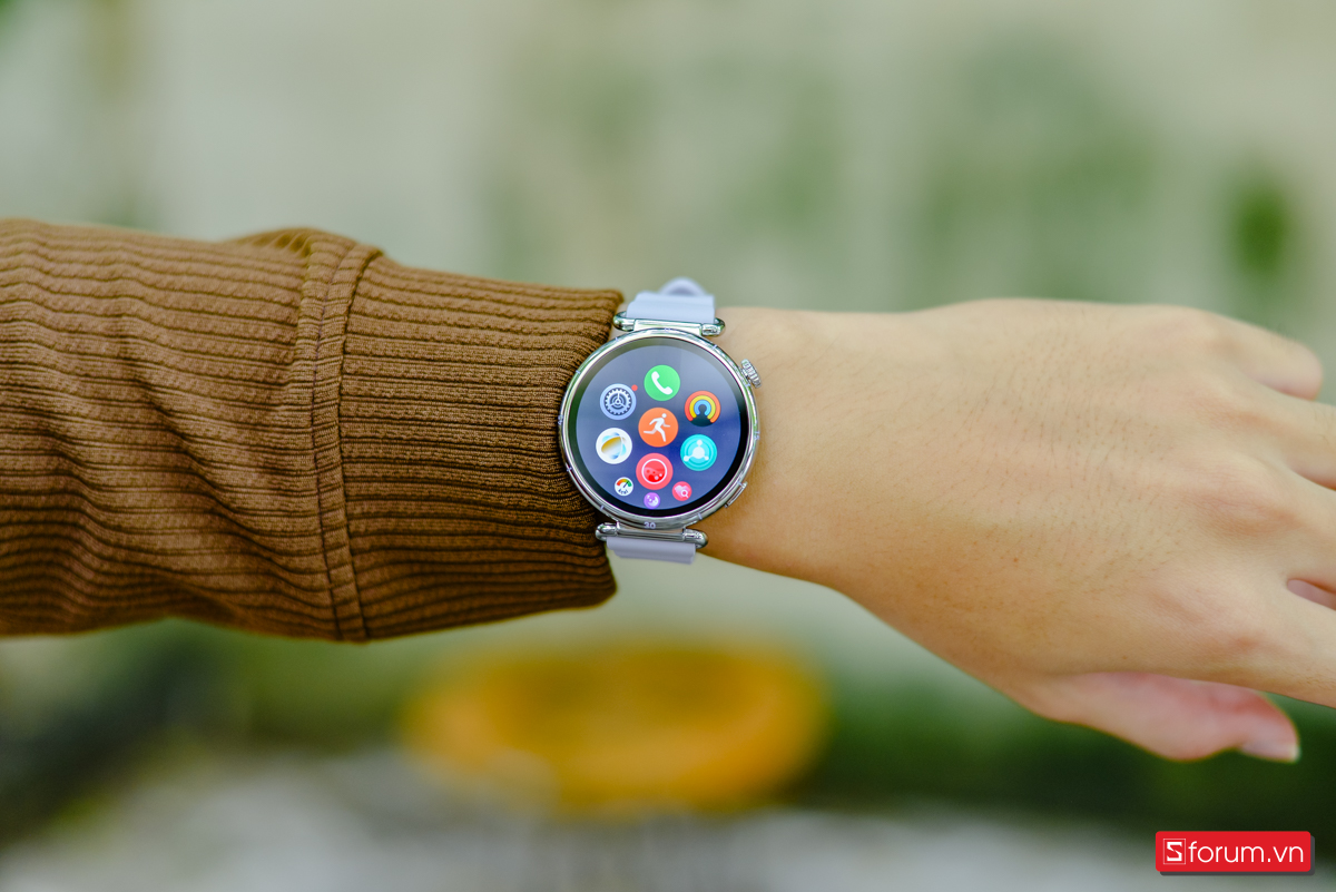 Trên tay Huawei Watch GT 6 41mm: màn hình sắc nét với đố áng cao