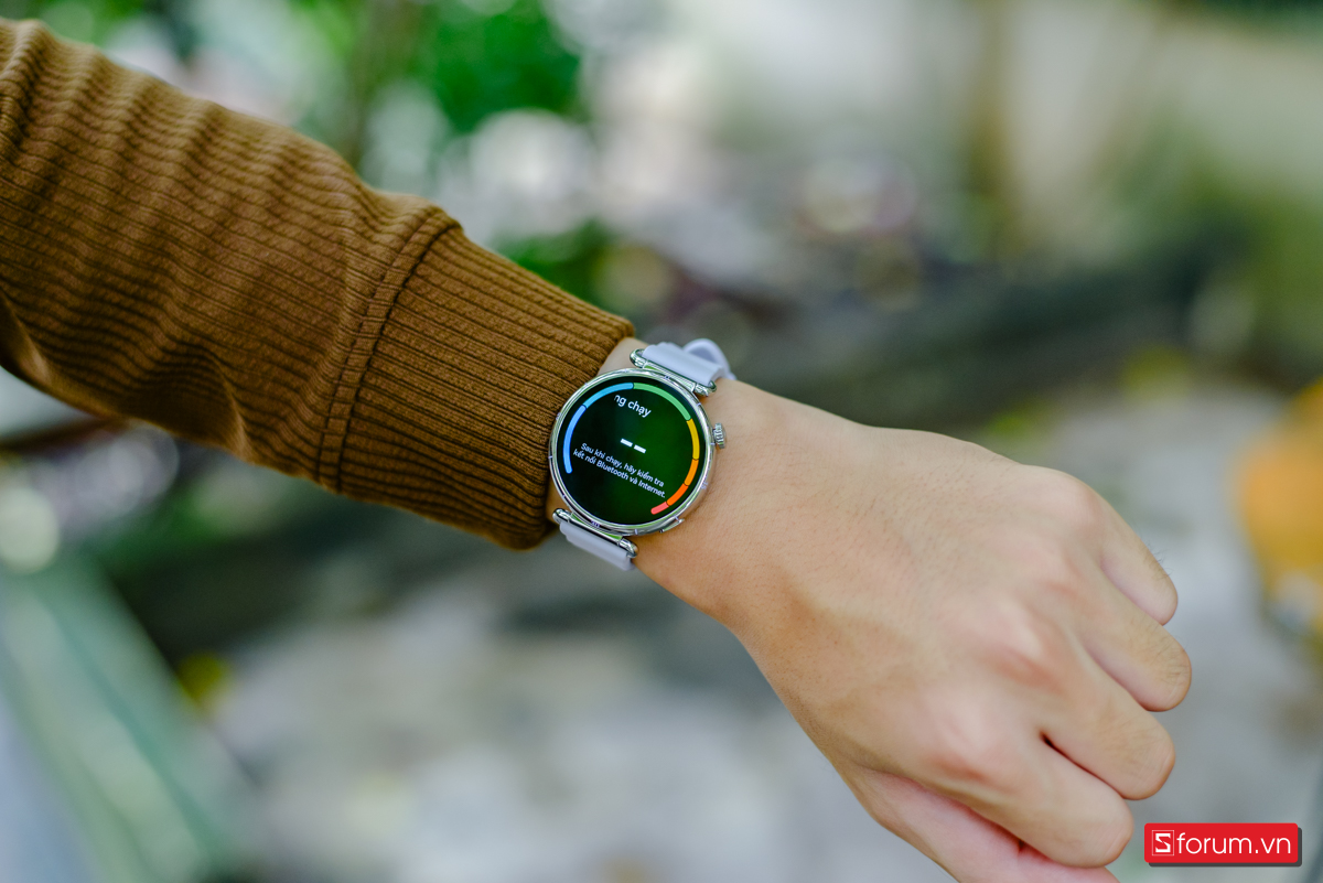 Màn hình AMOLED mang lại màu sắc sống động với độ tương phản cao