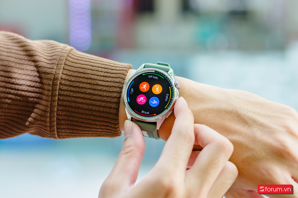 Về tập luyện, Watch GT 6 46mm hỗ trợ hơn 100 chế độ luyện tập