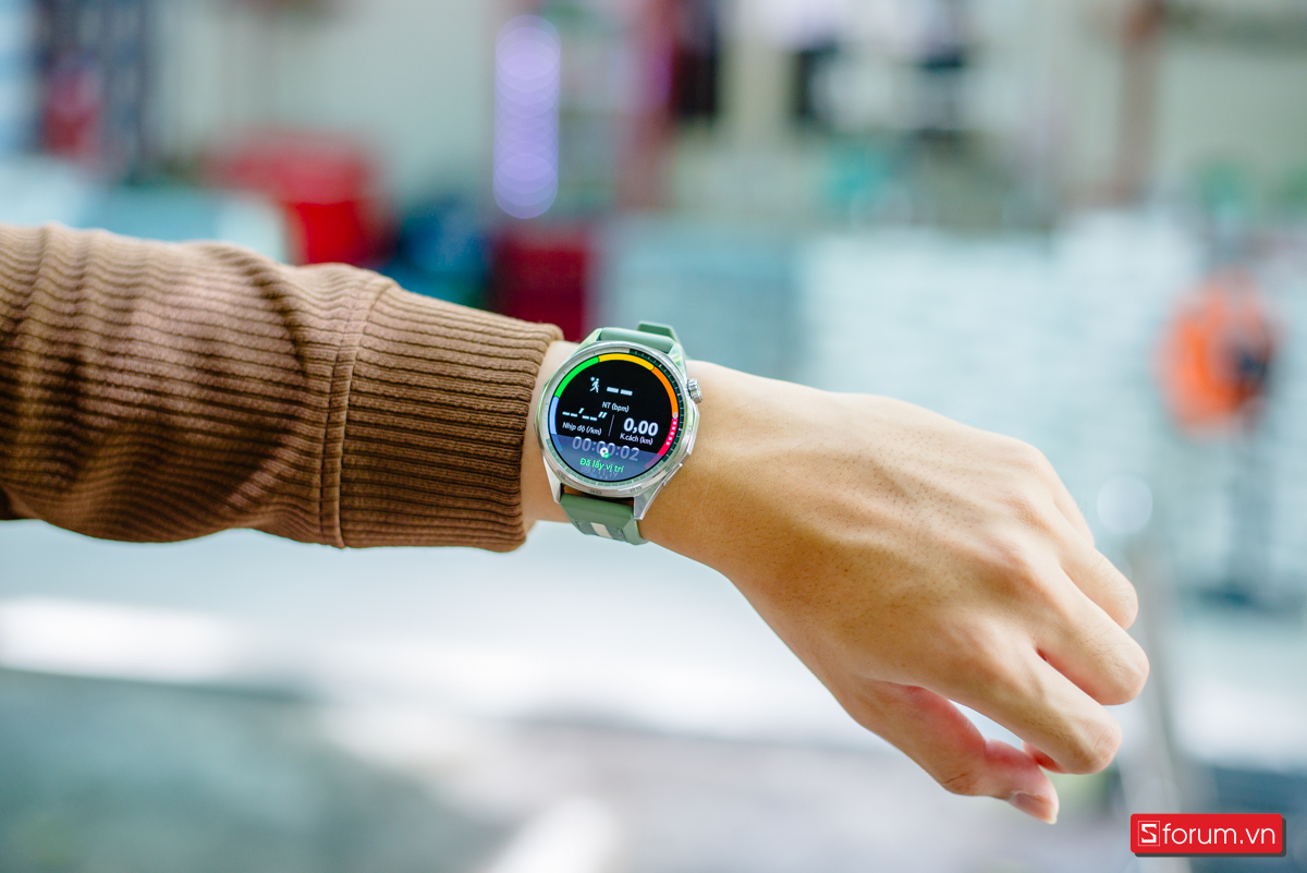 Về tập luyện, Watch GT 6 46mm hỗ trợ hơn 100 chế độ luyện tập