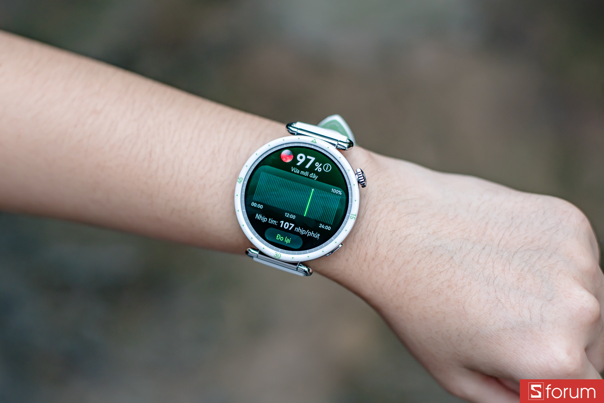 Trên tay Huawei Watch GT7 41mm: Bộ cảm biến trên Huawei Watch GT7 41mm gần như không đổi 