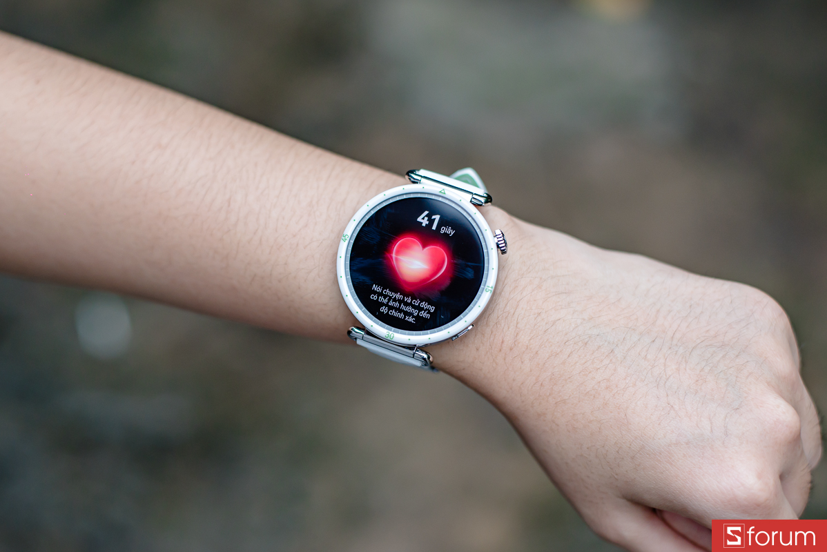 Trên tay Huawei Watch GT7 41mm: Bản tiêu chuẩn không có ECG