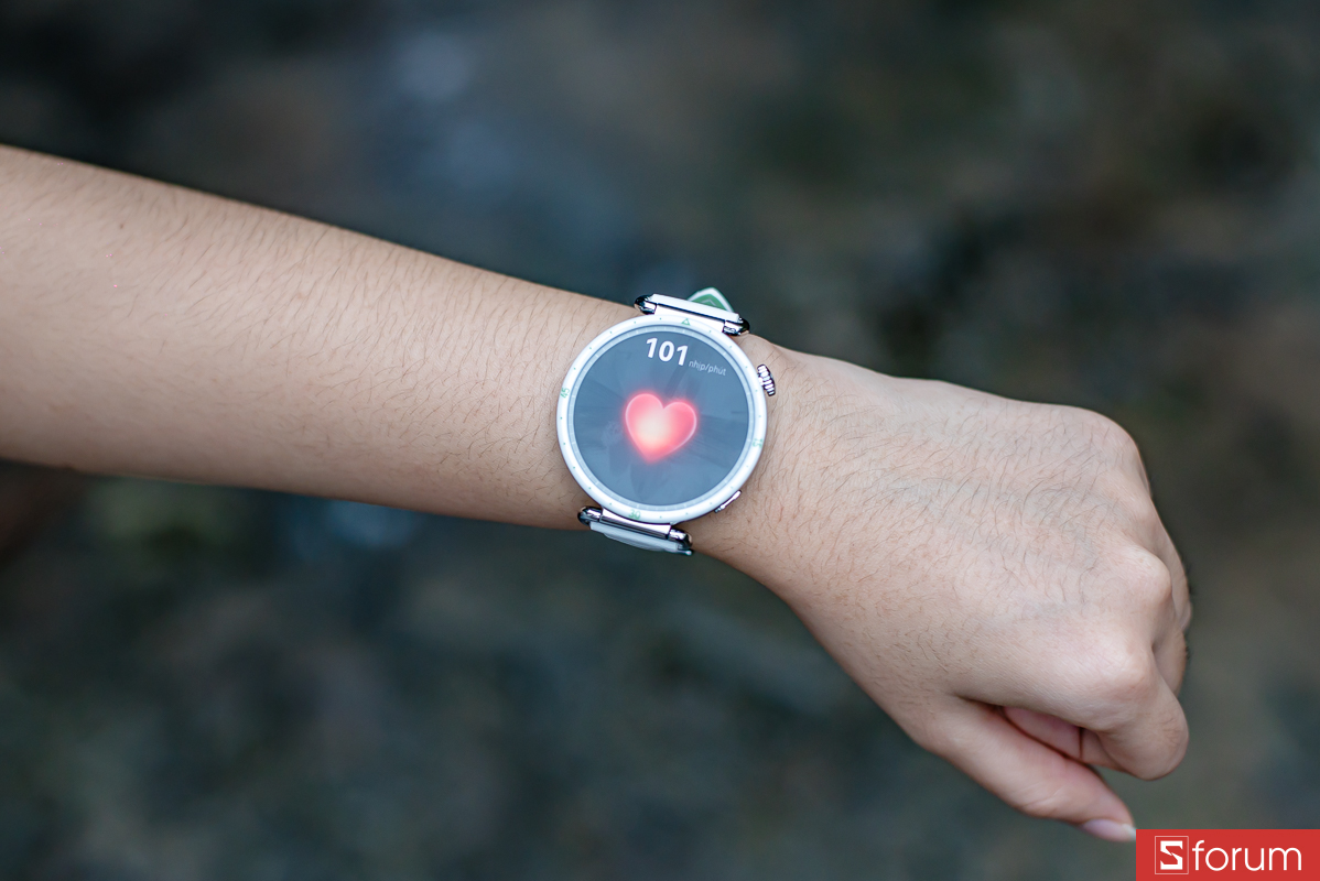 Trên tay Huawei Watch GT7 41mm: Bộ cảm biến trên Huawei Watch GT7 41mm gần như không đổi 