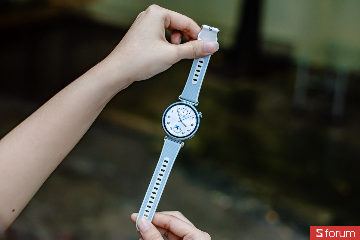 Trên tay Huawei Watch GT7 41mm: Bản dây silicon lại nghiêng về vẻ thanh lịch và năng động