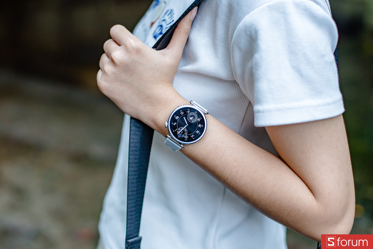 Trên tay Huawei Watch GT7 41mm: Bản dây silicon lại nghiêng về vẻ thanh lịch và năng động