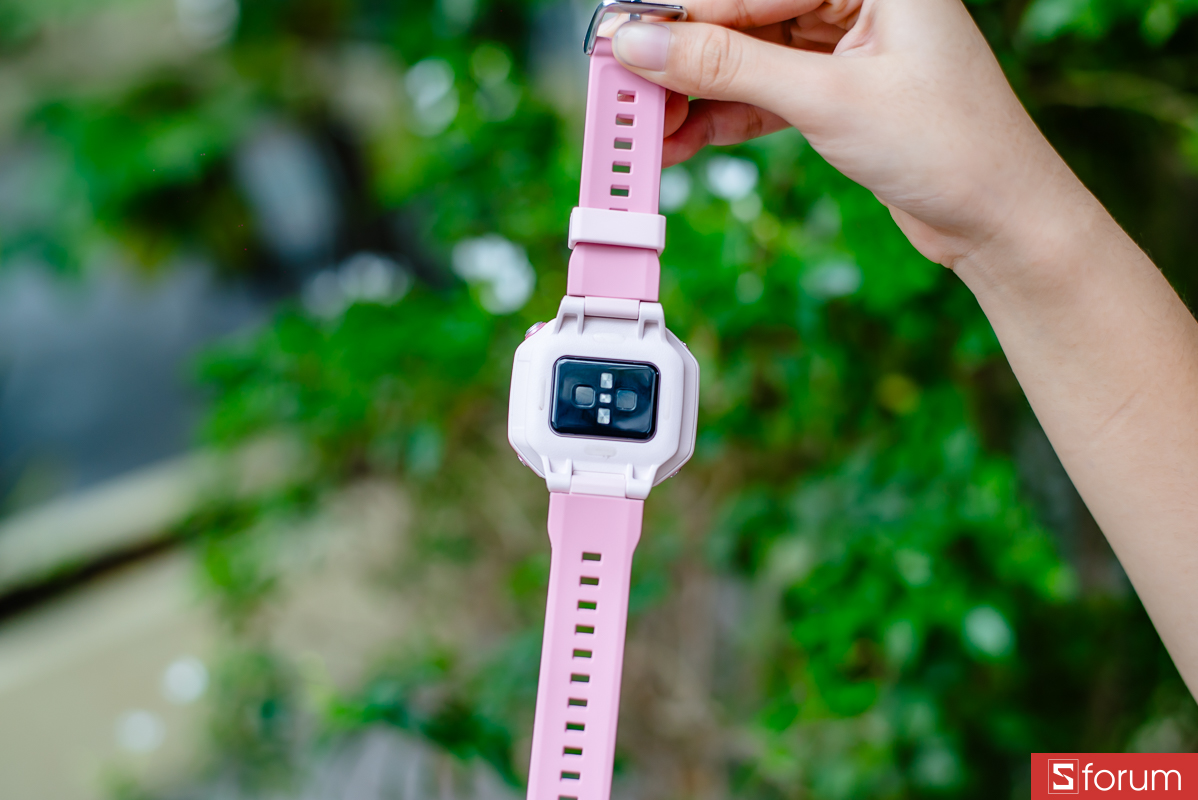 Trên tay Huawei Watch Kids X1: Thiết kế hầm hố và nổi bật