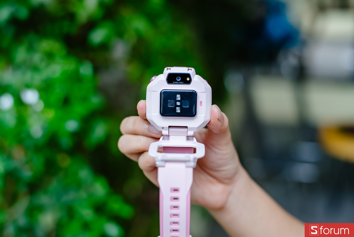 Trên tay Huawei Watch Kids X1: Thiết kế hầm hố và nổi bật