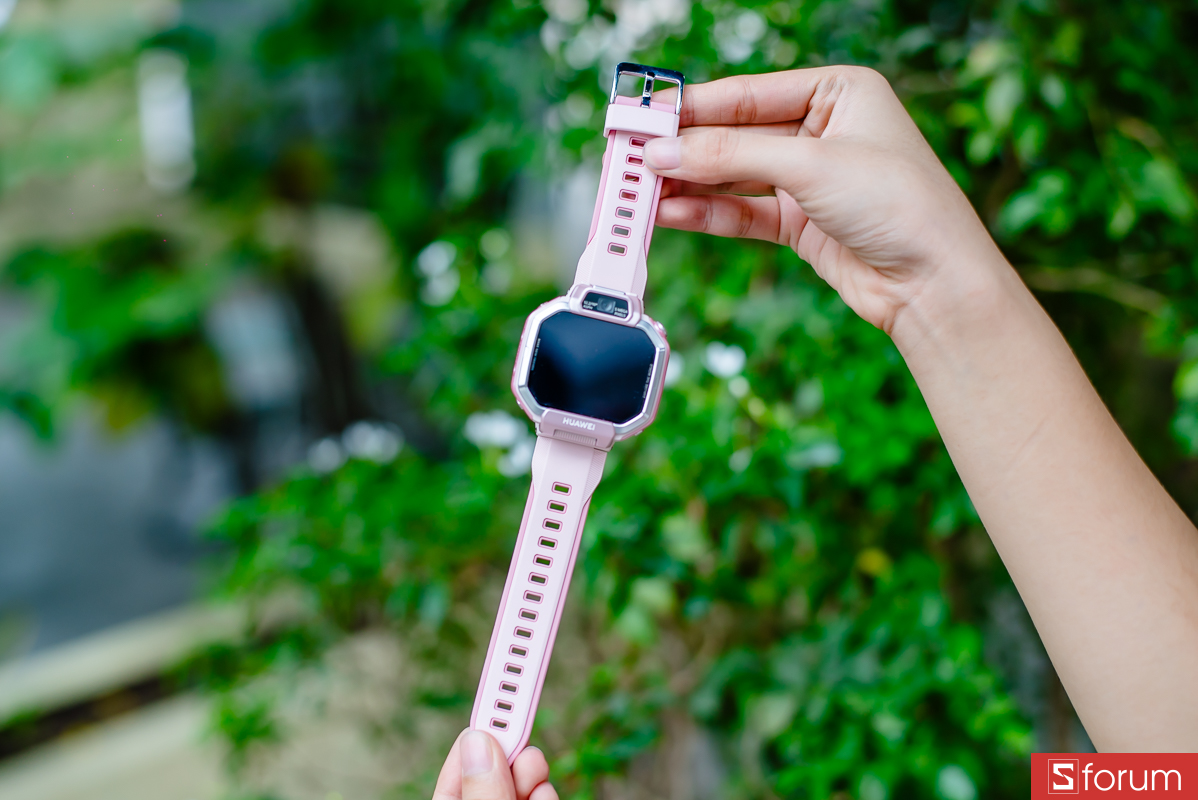 Trên tay Huawei Watch Kids X1: Thiết kế hầm hố và nổi bật