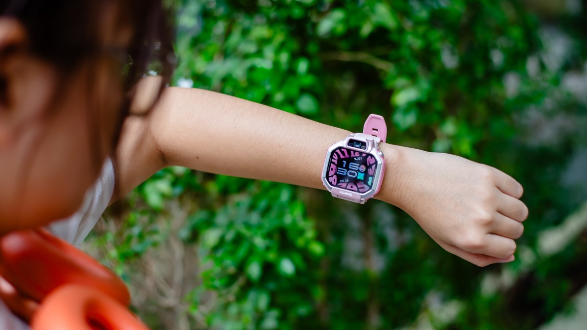 Trên tay Huawei Watch Kids X1: Đồng hồ trẻ em cực xịn, định vị 5 chế độ, camera kép sắc nét!